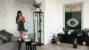 Frustrated Muslim wife plays with her pussy