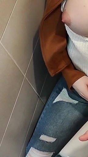 Blowjob Riskged in the Bathroom of the University with My Professor!