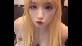【個撮】金髪ロングの美女男の娘がオナニーする動画