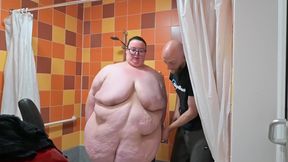 SSBBW Gets Into Tight Swim Wear