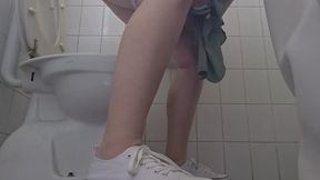 Big pee in public bathroom hot summer day 720HD