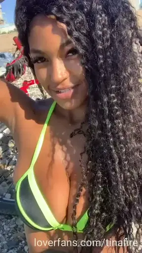 heyyy, i'm in the beach