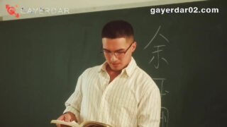 饥渴的中国大学生在深喉前提供湿漉漉的口交和手交