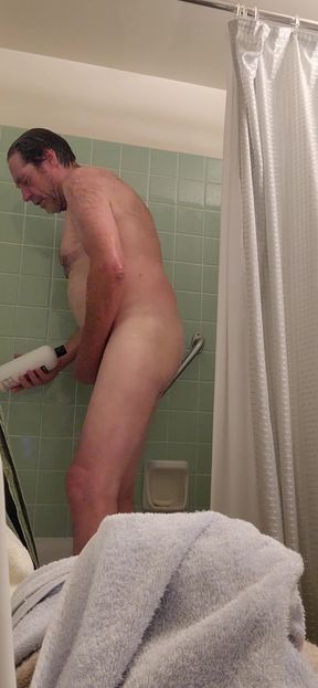 Lonely 60 years old GAY man with a small coak looking for fun