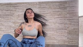 I Fuck a Nice Dick While Working Out and Tear My Leggings