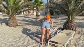 Hot Amateur Brunette with Big Ass Fucks Stranger