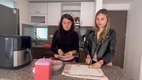 We Prepare Creamy Strawberries and Have Fun