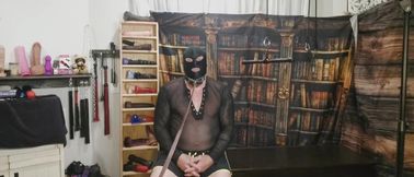 DOMME BLONDIE PUNISHES HIS ASSHOLE AND STRETCHES IT TO ITS MAX