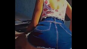 Novinha gostosa delicia dan&ccedil_ando funk de saia mostrando calcinha