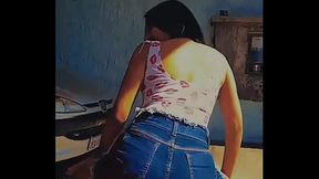 Novinha gostosa delicia dan&ccedil_ando funk de saia mostrando calcinha