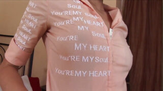 Stephanie Santillan, une rousse au gros cul, se fait enculer par une grosse bite.