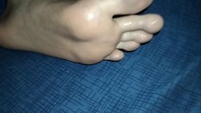 P&eacute_zinho com chule e saliva, bate uma pra mim vai