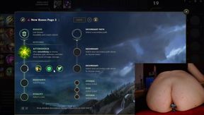 Gaming and Pleasure: Solo Stimulation with Toys While Playing League of Legends