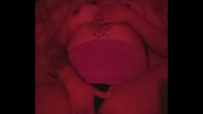 Gatita090 masturb&aacute_ndose pidiendo vergas grandes