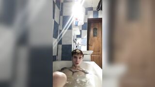 Bathtub DEMONSTRATE GayBoy iulianloveeu from Chaturbate ^_^ Fallow me guyys!