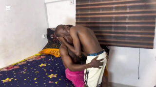 Amatur kurus pelacur gay India mendapat fuck dubur