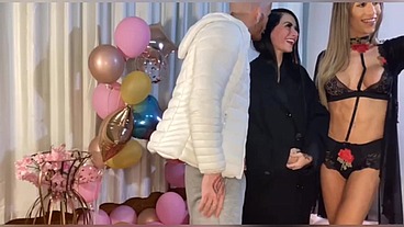 levei a Bad Melli de presente para a Paloma Veiga, metemos na bucetinha dela a noite toda