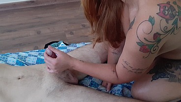 FIZ UMA MASSAGEM EXCITANTE NO PAU DO MARIDO