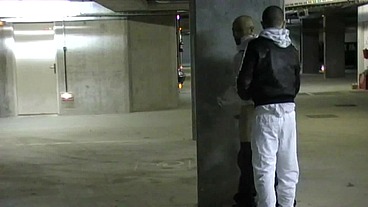 baisé dans un parking par une racaille de citéabusé dans un parking public ...