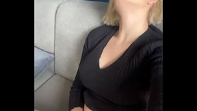 Ma chatte est toute humide pour toi Tu aimerais me la mettre ?