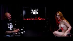 Contou a experi&ecirc_ncia boa e ruim que teve no liberal, e seu namorado tem mais f&atilde_s do que ela - Bella Ruiva (WATCH ON: SHEER/RED)