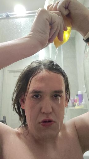 Golden shower in solo