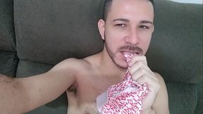 Um tes&atilde_o grande quando fico sozinho e com vontade de trepar.