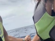 Creampie Brasileña me folla en una moto de agua cerca de una playa en Ibiza😈