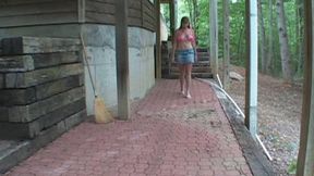 Dee Is In The Back Alley Looking For A Cock To Suck! (1st half wmv)