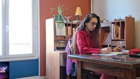 video numero 8 l a patronne se fait baiser ,travail plus sexe sur le bureau...