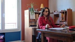 video numero 8 l a patronne se fait baiser ,travail plus sexe sur le bureau...