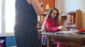 video numero 8 l a patronne se fait baiser ,travail plus sexe sur le bureau...