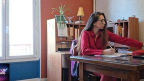 video numero 8 l a patronne se fait baiser ,travail plus sexe sur le bureau...