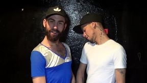 je me fais baiser bareback par un latino et un rebeu avec deux grosses bites