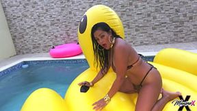Maxine X's Hot Sunbathe & Self-Pleasure Show!