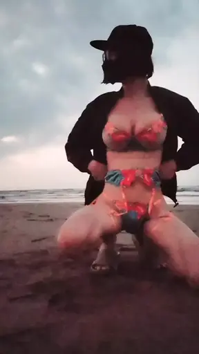 Exhibitionist at beach!!! Gina cum