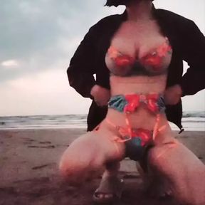 Exhibitionist at beach!!! Gina cum