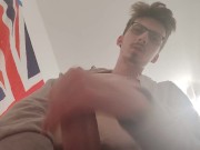 Je me branle avec ma grosse bite