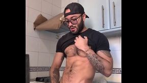 Painting at my neighbor’s house in Madrid and then I cum do you want to see all the pleasure?