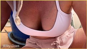 Scorching siren flaunts mouthwatering rack.