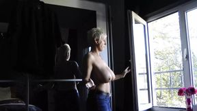 Mature enormous-titted mom spews hot piss from her pussy