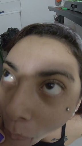 empleada dosmetica colombiana me saca la leche en la cocina   Clip 2
