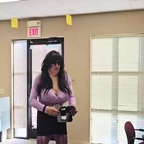 DeeDeeSlut69 Horny at the office