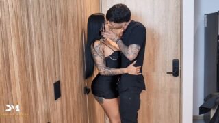 Getatoeëerde Latina Mariana Martix krijgt hardcore anale seks door grote lul