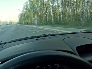 Pretty hitchhiker seduces driver and gives blowjob at 93 mph