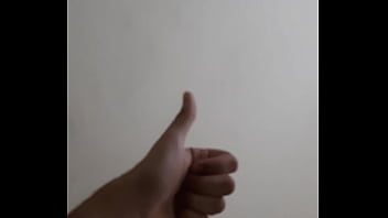 Dedo branco para as novinhas