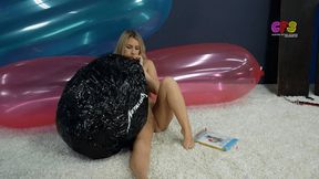 Bunny Inflates 48-in Beachball by Mouth NUDE HD (1280x720)