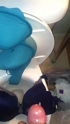 Step Sis' Massive Tits Get a Sticky Blast