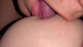 A media noche toc�ndome