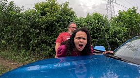 marido liberou e ted levou a esposa safada para uma rua deserta e meteu o ferro na safada e encheu a buceta de porra
